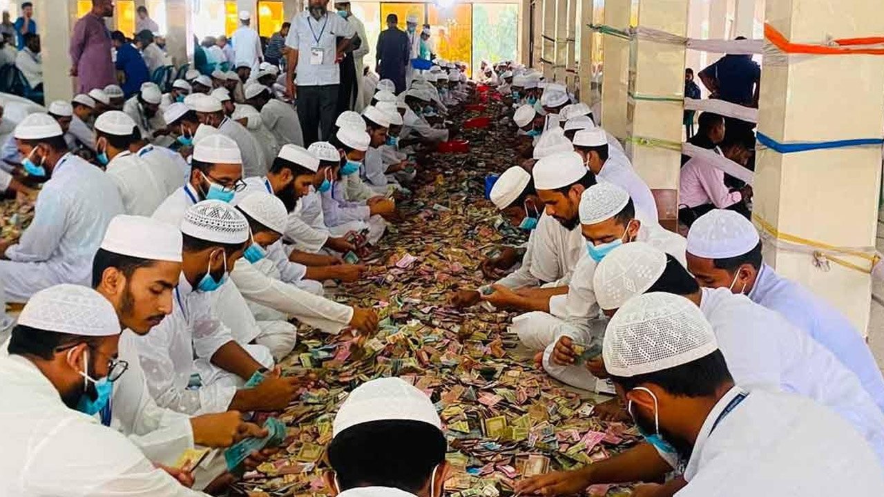 পাগলা মসজিদে এবার মিলল ৪৩ বস্তা টাকা, চলছে গণনা
