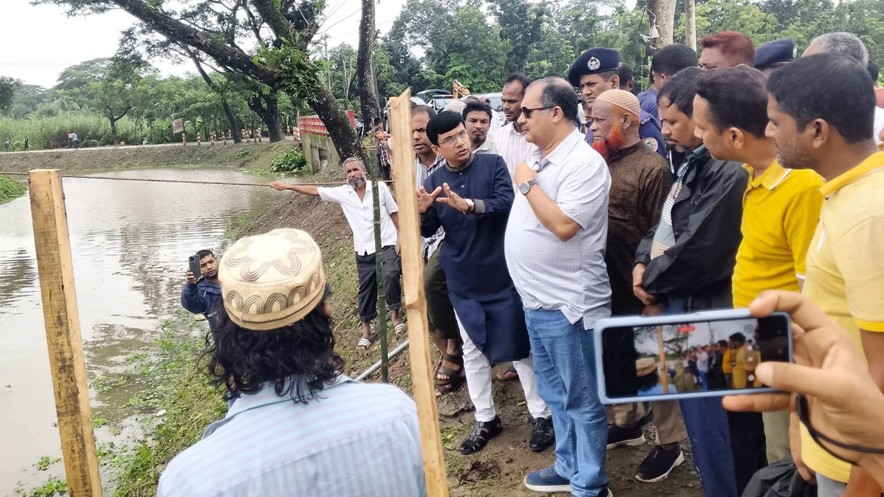বরিশালে প্রধানমন্ত্রীর অনুষ্ঠানস্থল পরিদর্শন করলেন তথ্যমন্ত্রী