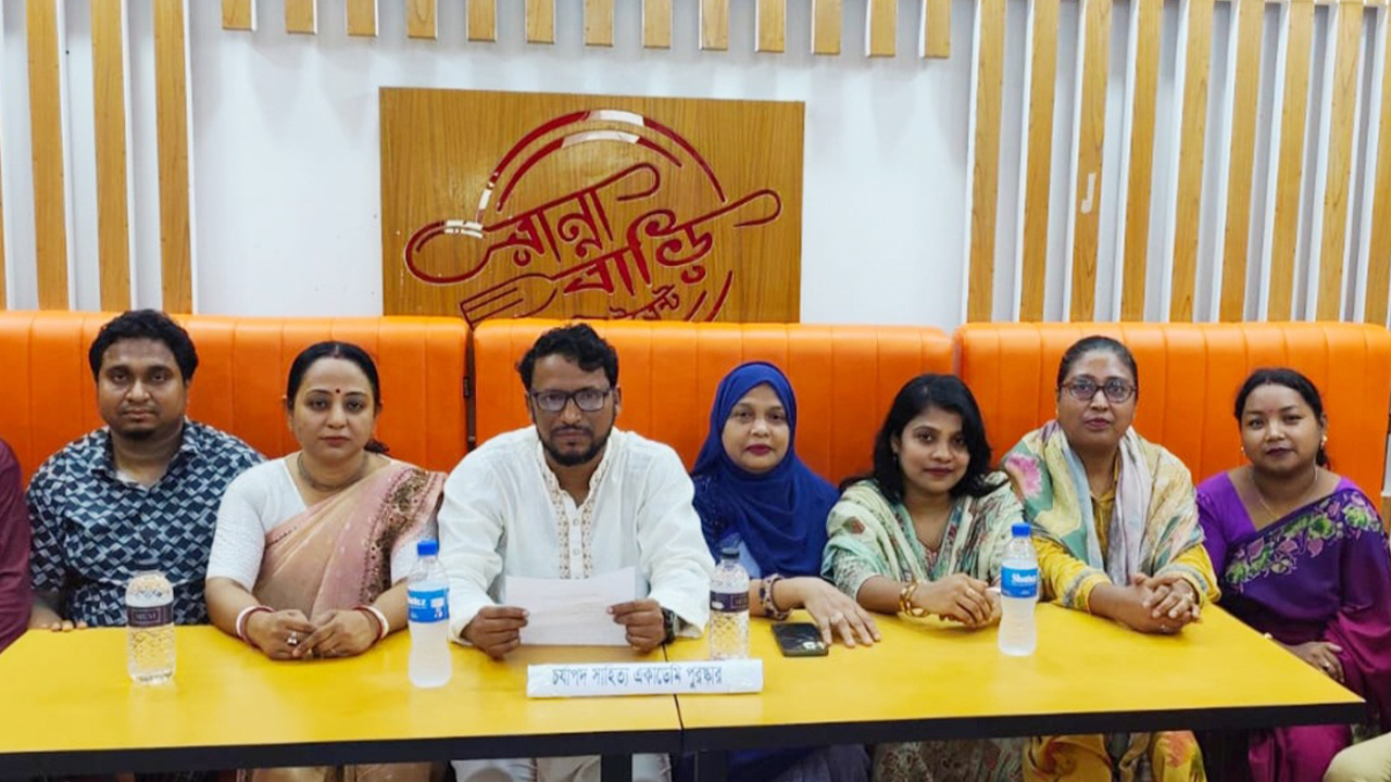 চর্যাপদ সাহিত্য একাডেমি পুরস্কার পাচ্ছেন ৬ লেখক