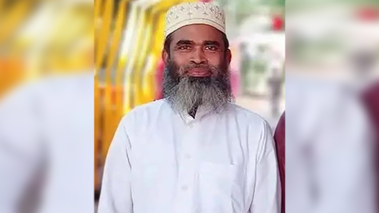 আজান দেওয়ার সময় অসুস্থ হয়ে প্রাণ গেল ইমামের