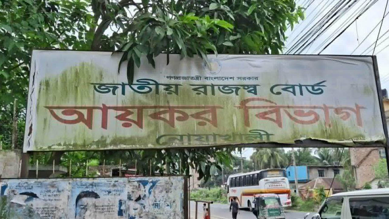 প্রক্সি দিয়ে পাস, চাকরিতে যোগ দিতে এসে আটক ২