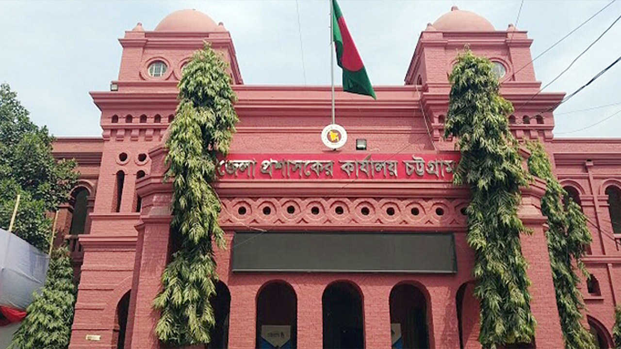 চট্টগ্রামে বন্যা পরিস্থিতি: সরকারি কর্মকর্তা-কর্মচারীদের ছুটি বাতিল