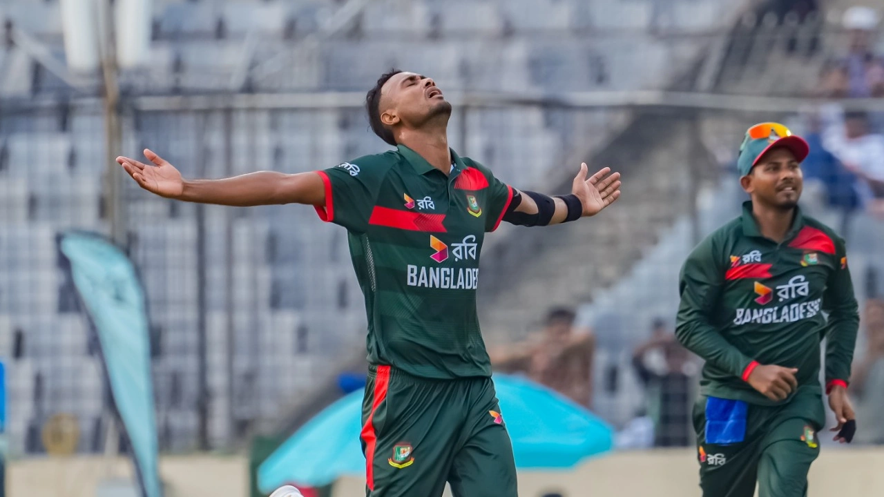 রুদ্ধশ্বাস ম্যাচে হারলেও সিরিজ নিজেদের করে নিয়েছে অস্ট্রেলিয়া