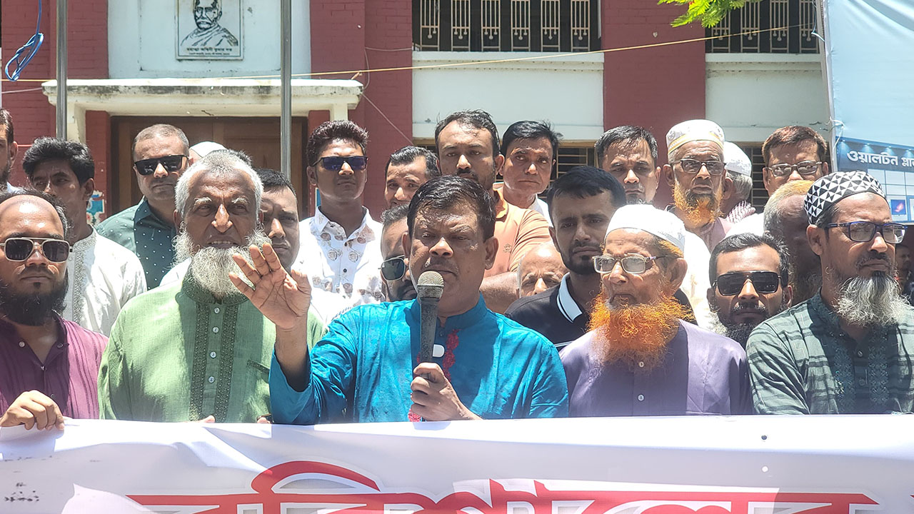 বরিশালে নদীভাঙন রোধে প্রধানমন্ত্রীর হস্তক্ষেপ চাইলেন রহমাতুল্লাহ