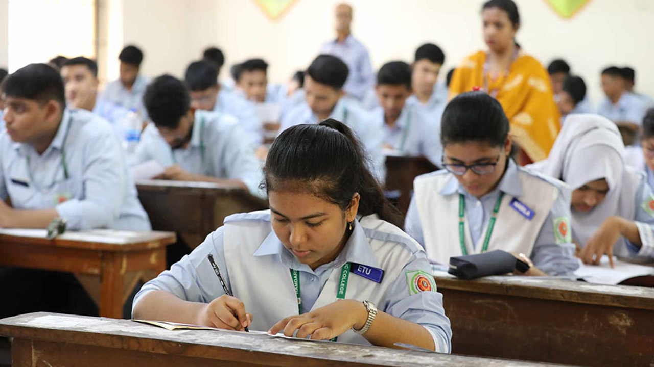 স্থগিত এইচএসসি পরীক্ষার নতুন তারিখ নির্ধারণে আজ বৈঠক