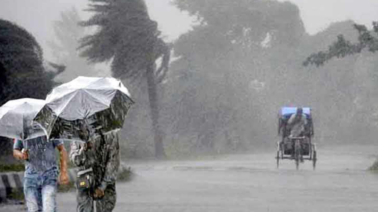 দুপুরের মধ্যে ৮ জেলায় ঝড়বৃষ্টির শঙ্কা