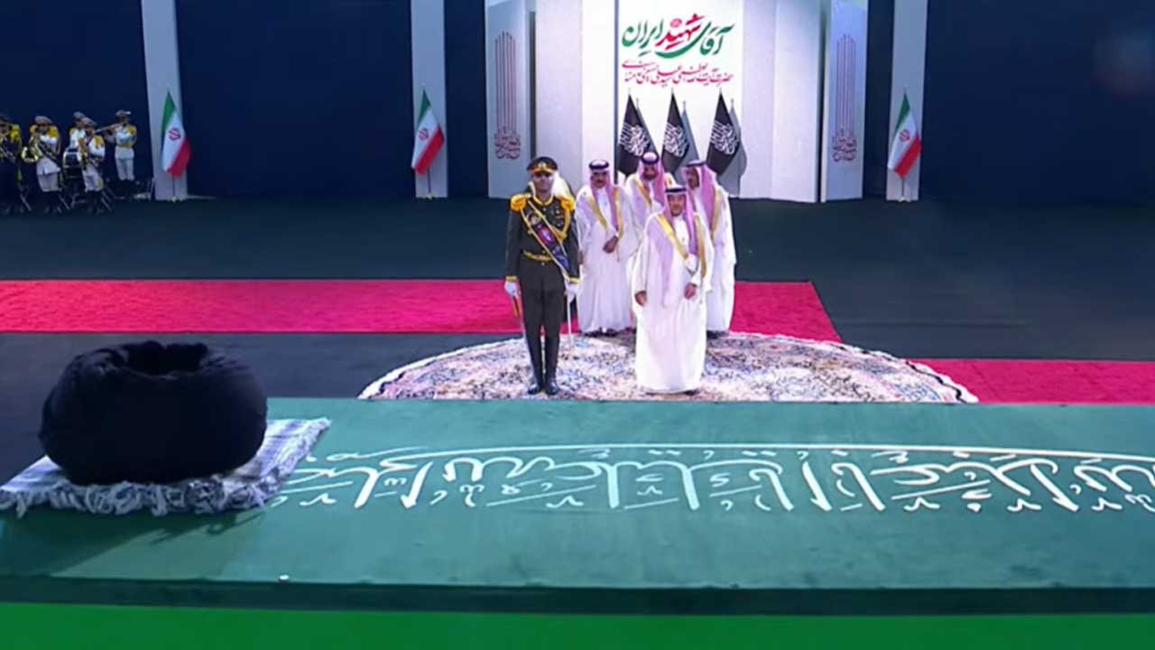 আয়াতুল্লাহ আলী খামেনির প্রতি শ্রদ্ধা জানাল যেসব আরব দেশ