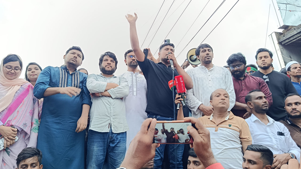 ব্যবসায়ী ও বালুখেকোদের টাকায় নির্বাচিতরা জনগণের কথা বলে না: হাসনাত