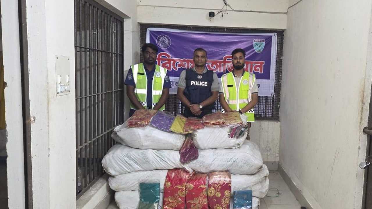 সুনামগঞ্জে অর্ধকোটি টাকার ভারতীয় কাতান শাড়ি জব্দ