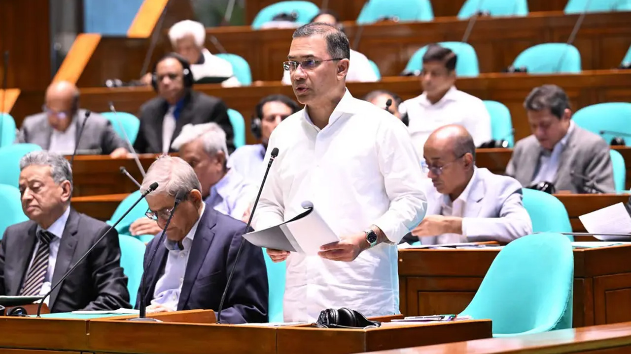 সব সুযোগ-সুবিধা নিয়ে আসছে ‘ইউনিভার্সাল কার্ড’ : সংসদে প্রধানমন্ত্রী