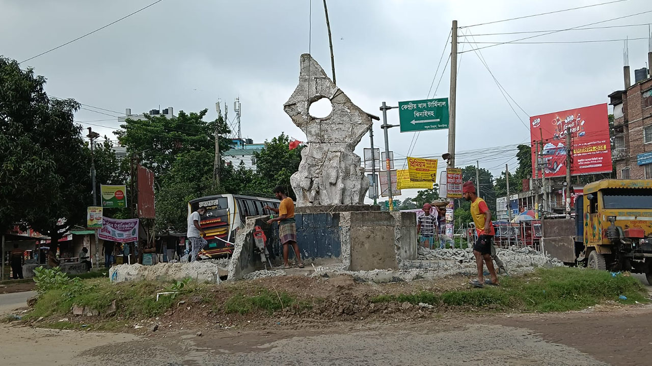 বীরশ্রেষ্ঠ হামিদুর চত্বরে ছিল না ‘ভাস্কর্য’, গায়েব ৩২ লাখ টাকার ফাইল!