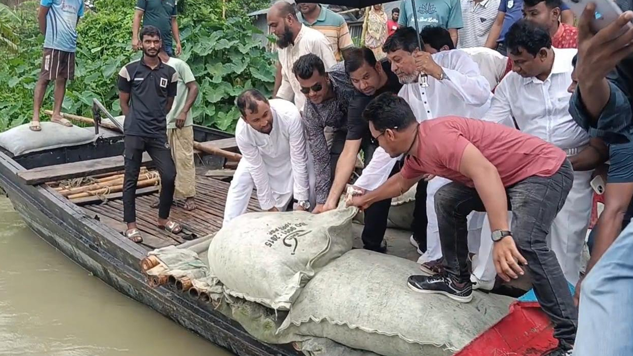 ভাঙন রোধে আড়িয়াল খাঁ নদীতে জিও ব্যাগ ডাম্পিং কার্যক্রমের উদ্বোধন