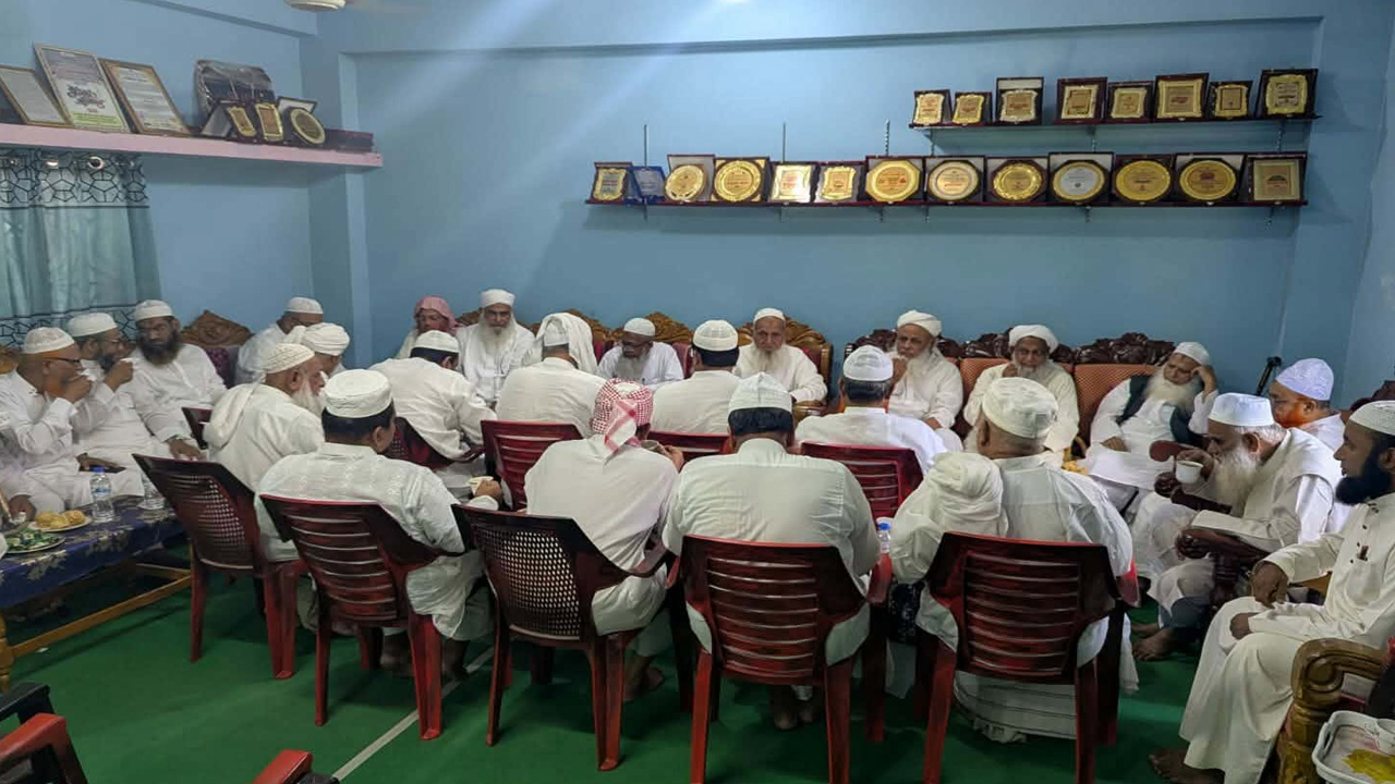 হেফাজত আমিরের আহ্বানে কওমি ঘরানার ৭ ইসলামি দলের নেতাদের বৈঠক