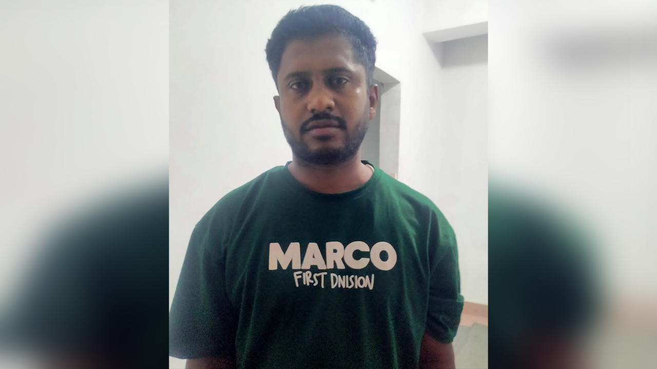 ফেনীতে ডাকাতি, অপহরণ ও অস্ত্রসহ ১৫ মামলার আসামি গ্রেপ্তার