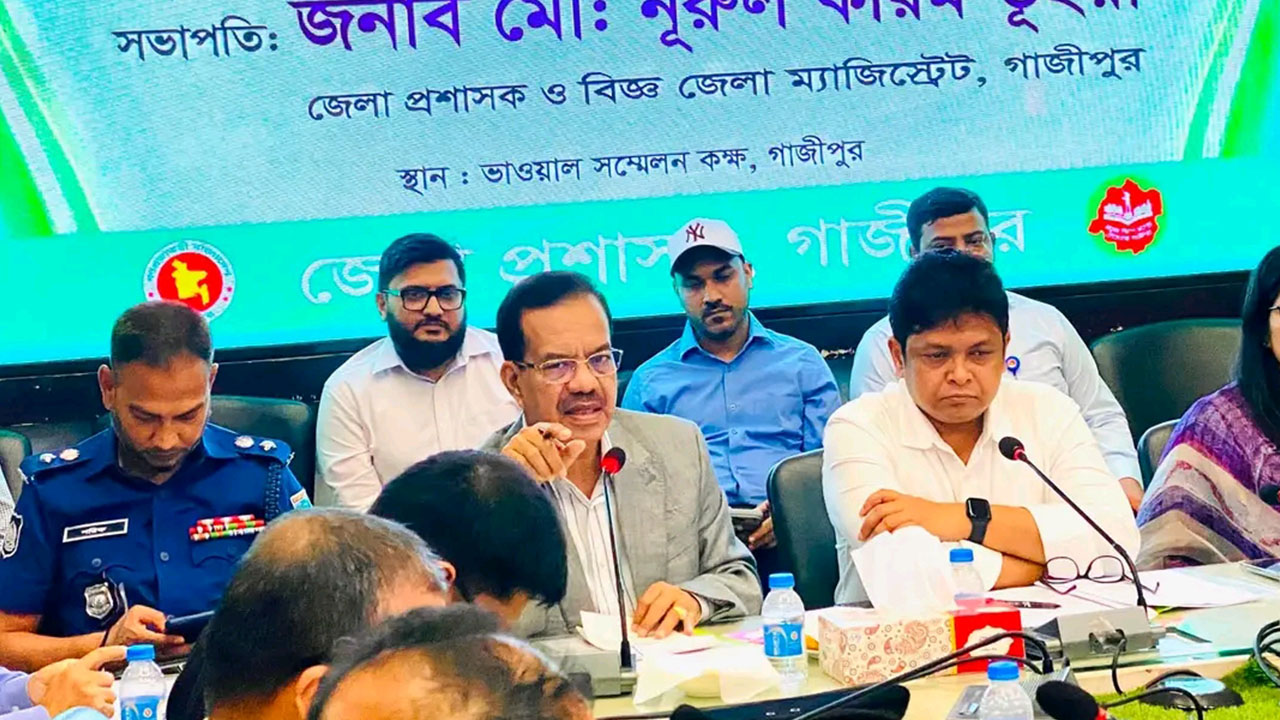 বন্যার্তদের পাশে এমপি মিলন, এক মাসের বেতন দেওয়ার ঘোষণা