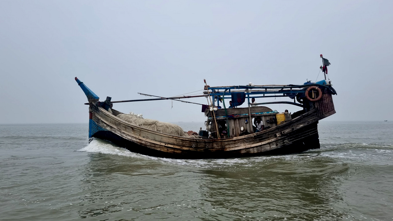 সমুদ্রে নিখোঁজের ৮ দিন পর ট্রলারে মিলল ৯ জেলের গলিত মরদেহ