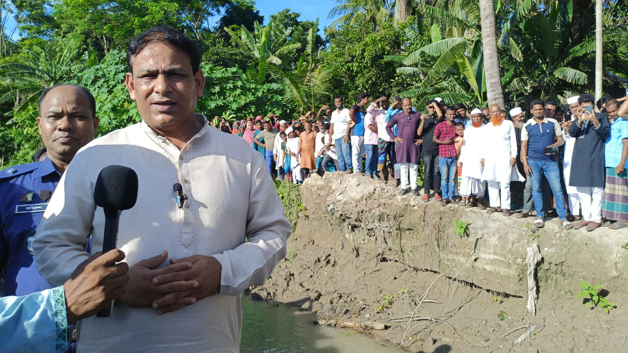 নদীভাঙন রোধে সরকার সোচ্চার রয়েছে: খোকন তালুকদার