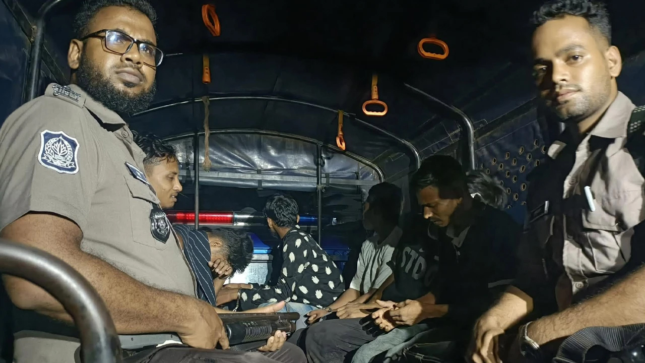 ডাকাতির আগেই ‘কুত্তা ফারুক’সহ আটক ৭