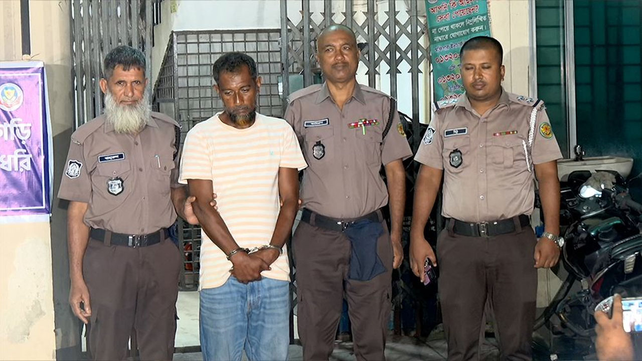 রাজধানীতে শীর্ষ সন্ত্রাসী ‘কারেন্ট বাবু’ গ্রেপ্তার