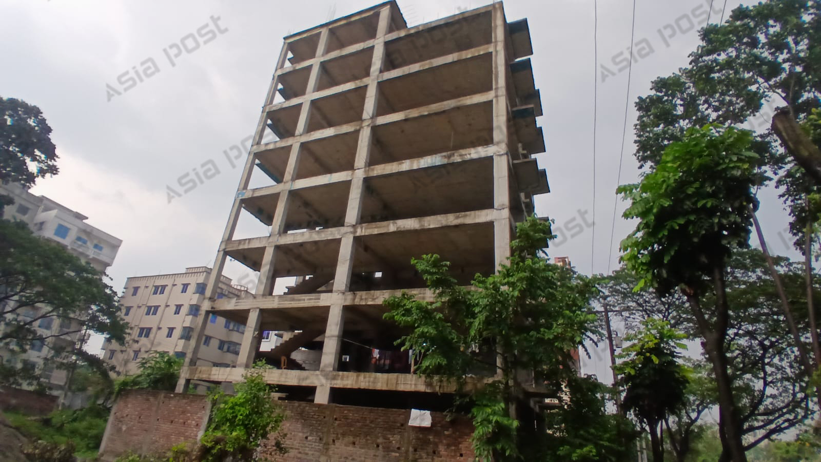 বসুন্ধরা রিভারভিউ প্রকল্পে নির্মাণাধীন নুসরাত জেবিন সিনথীর আট তলা ভবন।