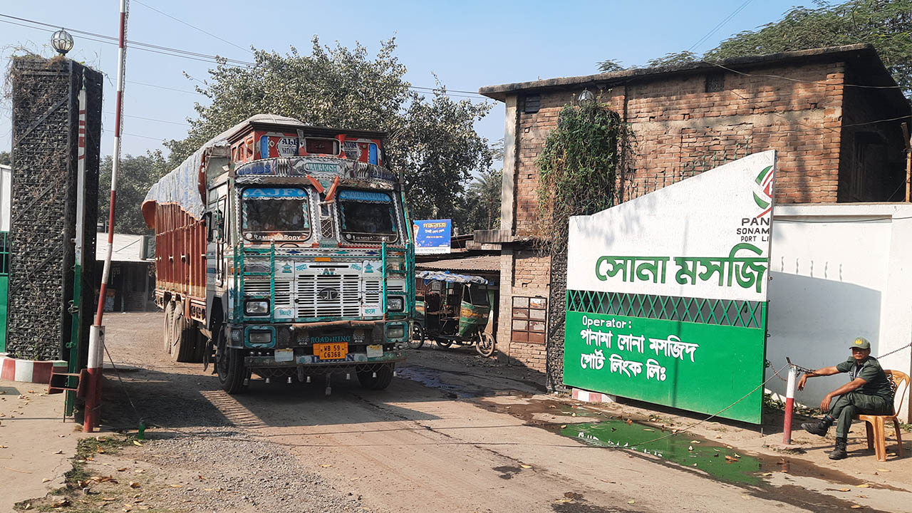 জায়গা সংকটে মুখ ফিরিয়ে নিচ্ছেন আমদানিকারকরা