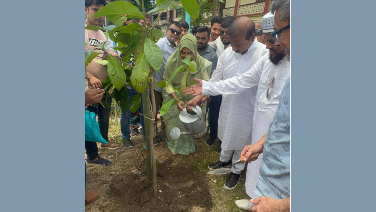 বিএনপি নেতাকে লাথি দেওয়ার অভিযোগ, এমপি বললেন ‘সে আমার ভাই’