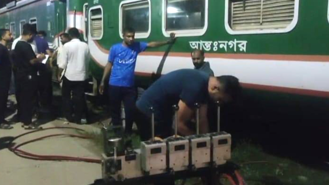 তিন ঘণ্টা পর ময়মনসিংহ-জামালপুর রুটে ট্রেন চলাচল স্বাভাবিক