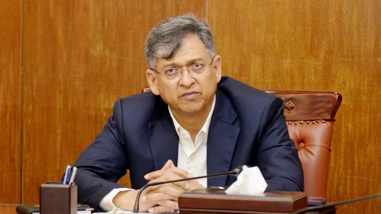 আ.লীগের বিষয়ে সতর্ক থাকতে আইনশৃঙ্খলা বাহিনীকে স্বরাষ্ট্রমন্ত্রীর নির্দেশ