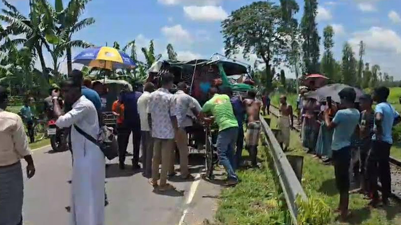 কুড়িগ্রামে ট্রাক-অটোরিকশার মুখোমুখি সংঘর্ষে নিহত ১