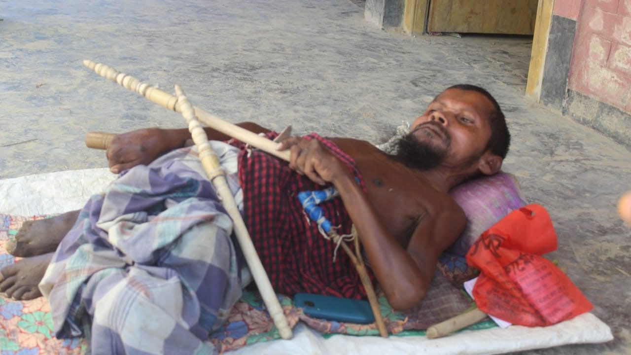 স্কুলের বারান্দায় ৪০ বছর কাটানো মাহতাবের আকুতি