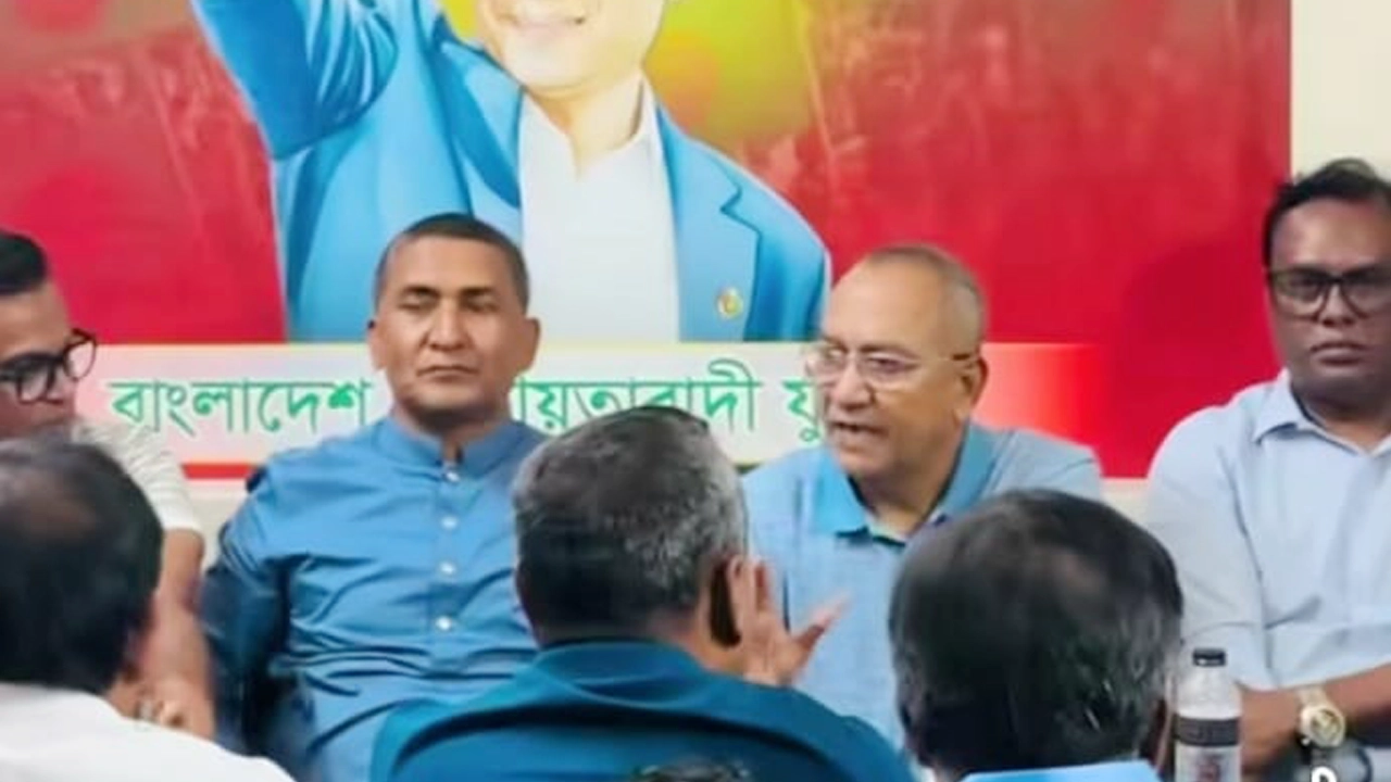 হট্টগোল ও হাতাহাতিতে কেন্দ্রীয় যুবদলের জরুরি বৈঠক স্থগিত
