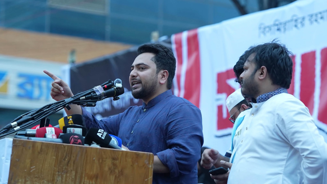 বিচার নিশ্চিত না করলে সরকার মেয়াদ পূর্ণ করতে পারবে না: নাহিদ