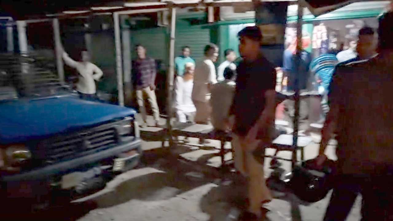 সুজানগরে মাদকবিরোধী সভা নিয়ে দুই পক্ষের ধাওয়া-পাল্টা ধাওয়া, গুলিবর্ষণ