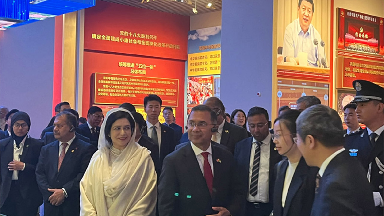 চীনা কমিউনিস্ট পার্টির জাদুঘর পরিদর্শন করলেন প্রধানমন্ত্রী