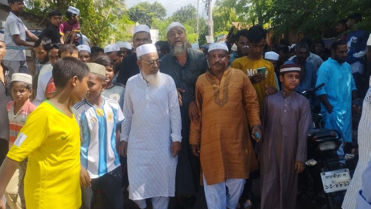 মাদক কারবার বন্ধ না করলে বাড়িঘর ভেঙে ফেলার হুঁশিয়ারি এলাকাবাসীর
