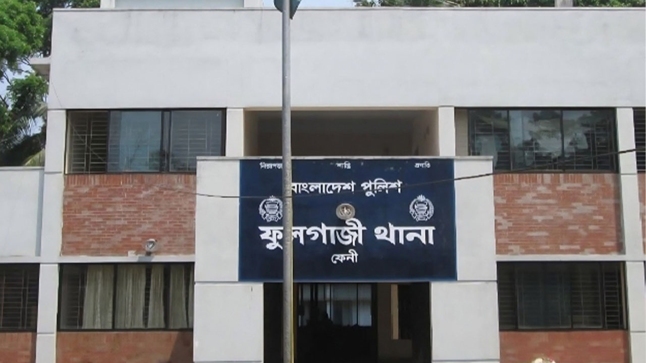 ফেনীতে পিকআপ-অটোরিকশা সংঘর্ষে প্রাণ গেল মা-মেয়েসহ তিনজনের