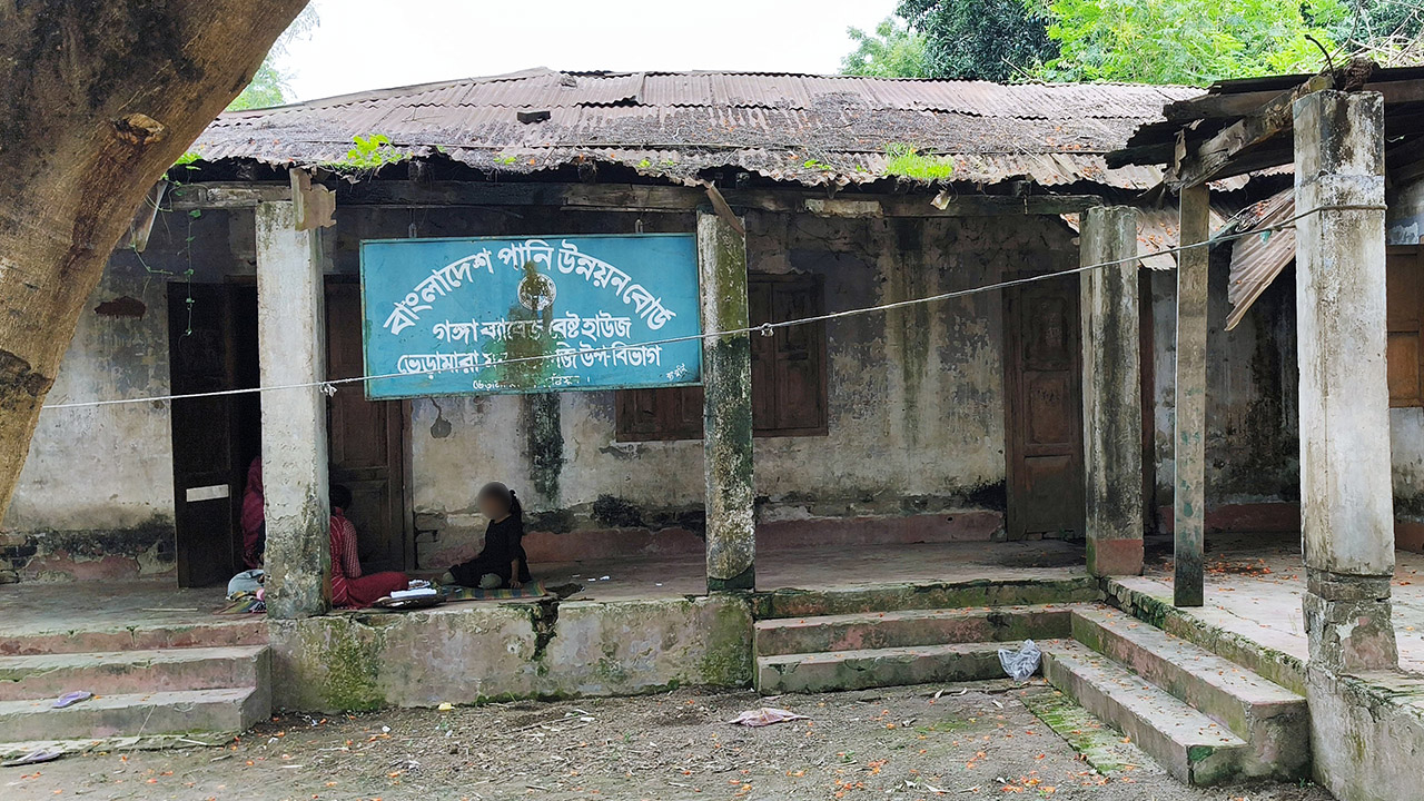 গঙ্গা ব্যারাজের পুরো জায়গাই এখন বেদখল
