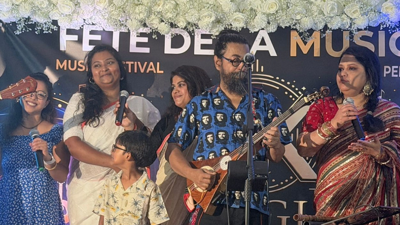 ফেতে দ্য লা মিউজিকে বাংলা গানের সুরে মুখর প্যারিস