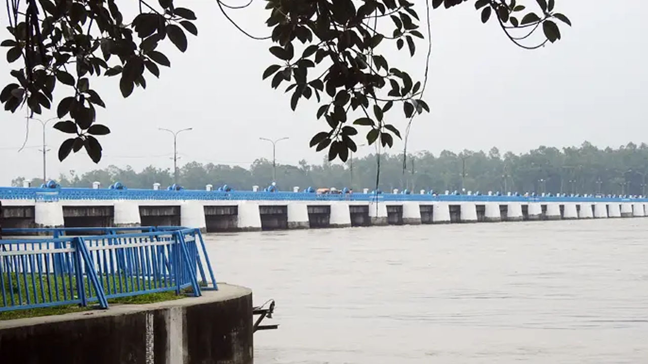 তিস্তাপাড়ে বাড়ছে উৎকণ্ঠা, খোলা হলো ৪৪ জলকপাট