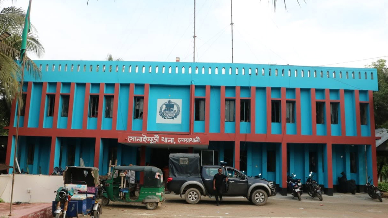 নোয়াখালীতে ধূমপান নিয়ে বিরোধ, ছাত্রলীগ নেতার গুলিতে আহত ৬