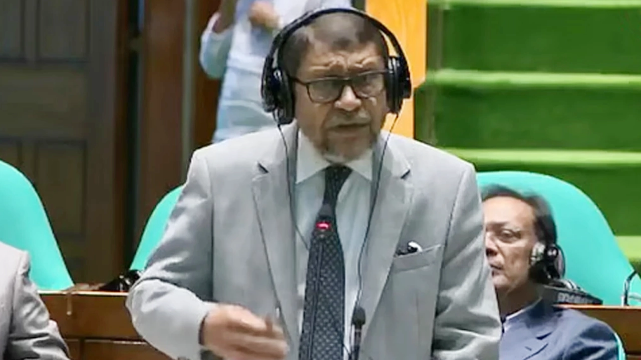 বিশেষ বিসিএসে ৫ হাজার চিকিৎসক নিয়োগ: সংসদে জানালেন স্বাস্থ্যমন্ত্রী