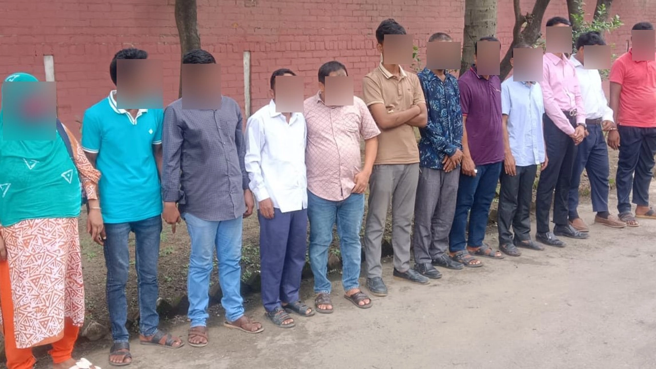 হাসপাতালে রোগীদের প্রলোভন ও হয়রানি, অভিযানে আটক ১২