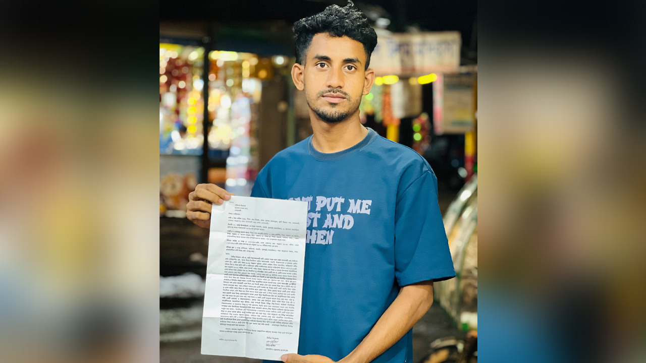 ফিফা সভাপতি ও রেফারির বিরুদ্ধে অভিযোগ নিয়ে থানায় নোয়াখালীর তরুণ
