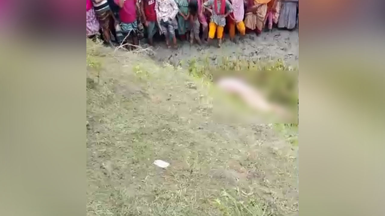 বিলে মিলল চালকের লাশ, খোঁজ মেলেনি অটোরিকশার
