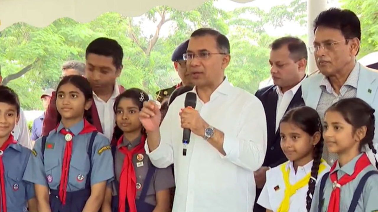 শিক্ষার্থীদের বছরে একটি করে গাছ লাগানোর আহ্বান প্রধানমন্ত্রীর