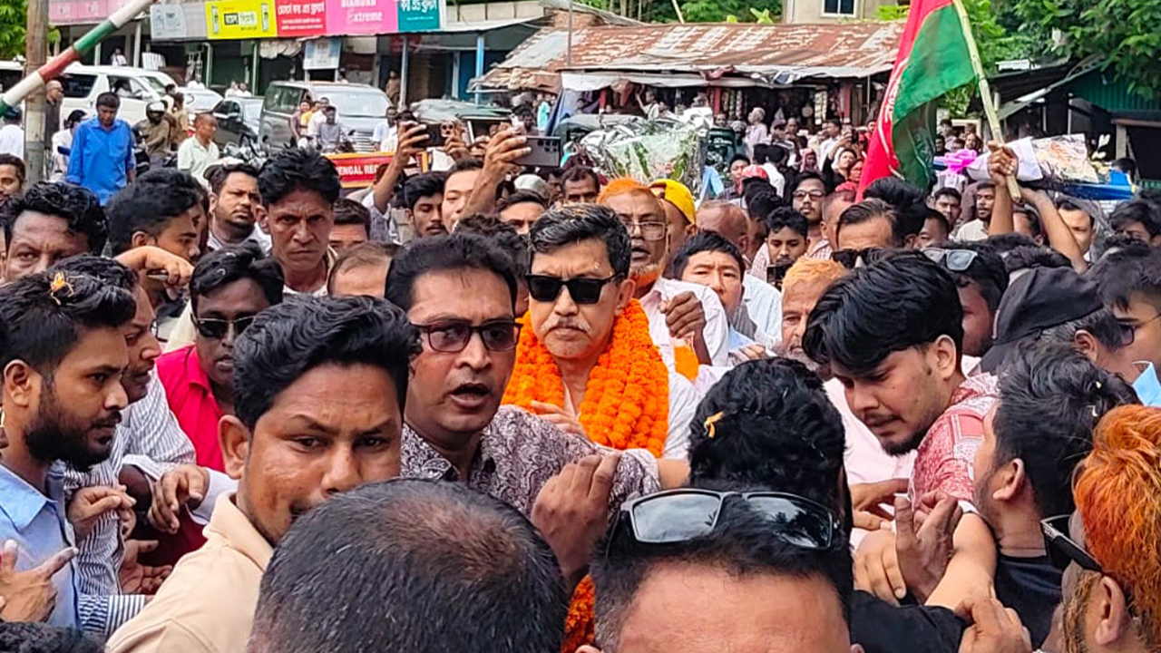 মন্ত্রিত্ব ছাড়ার এক মাস পর এলাকায় ফিরলেন দীপেন দেওয়ান, পেলেন রাজকীয় অভ্যর্থনা