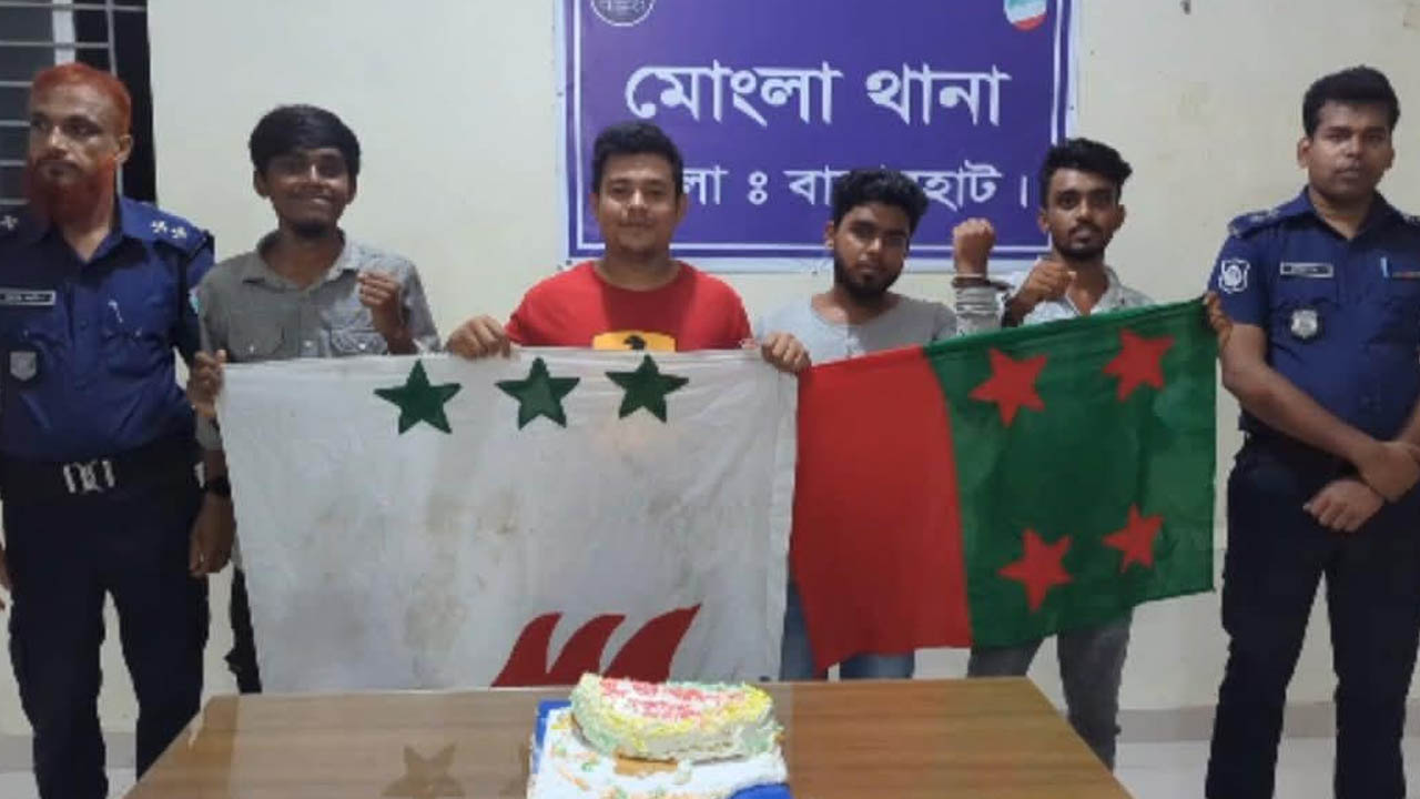 মোংলায় আ.লীগের প্রতিষ্ঠাবার্ষিকী উদযাপনের চেষ্টা, কেক-পতাকাসহ আটক ৪