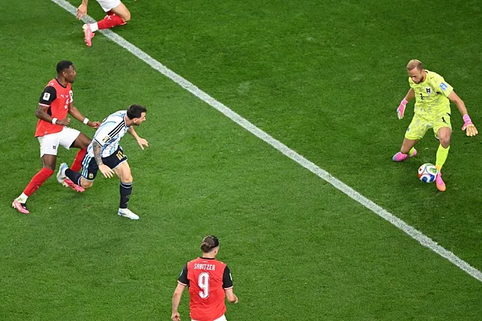 মেসির রেকর্ড গোলে এগিয়ে আর্জেন্টিনা