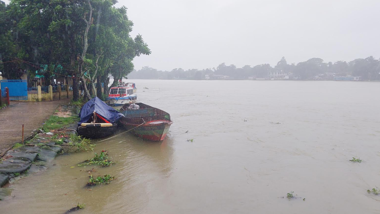 বাড়ছে সুরমা নদীর পানি, সুনামগঞ্জে বন্যার শঙ্কা