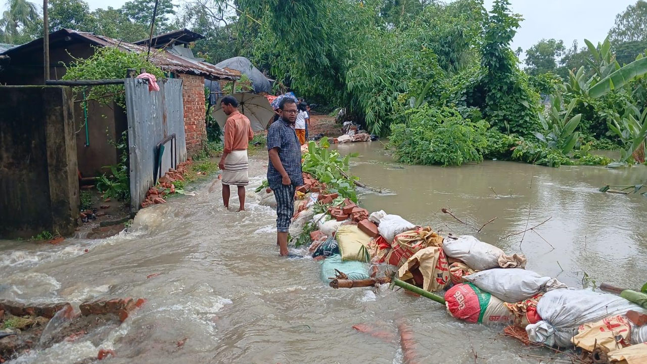 কক্সবাজারে বন্যা পরিস্থিতি আরও অবনতি, ৫০ ইউনিয়ন প্লাবিত